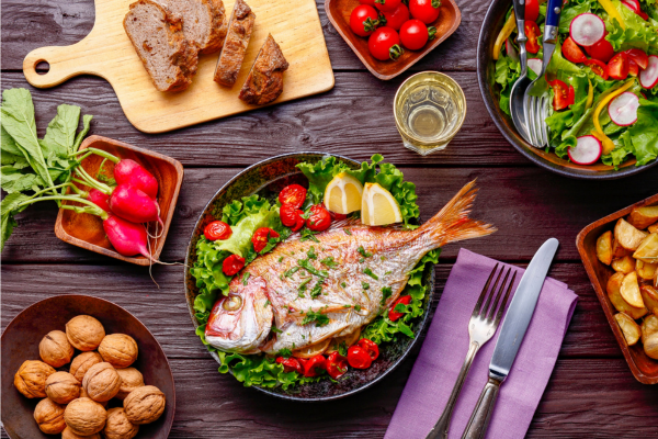 Colorful brain-boosting meal featuring salmon, leafy greens, walnuts, vegetables, and whole grains inspired by the Mediterranean diet